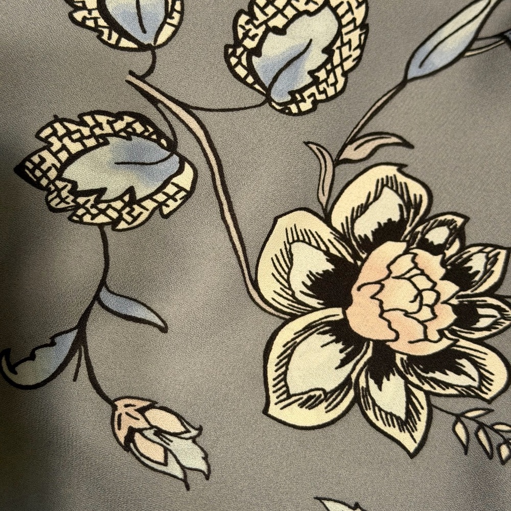 LOFT Floral Gray Women's Top - Picture 7 of 7